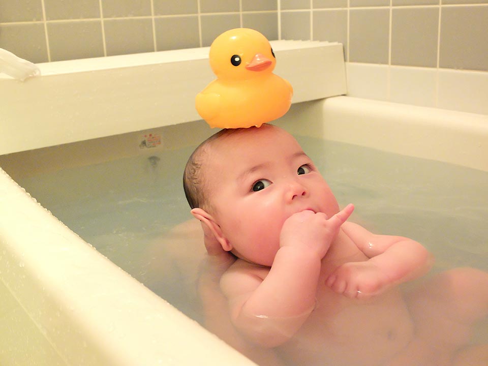 コラム 赤ちゃんと一緒に楽しむ お風呂タイム つづる