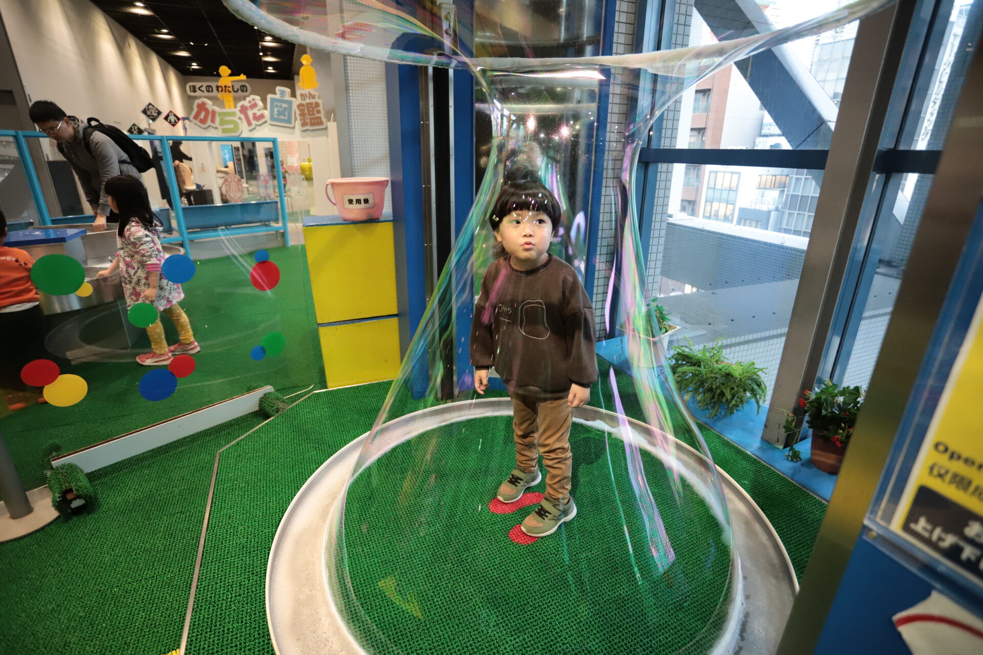 天候に関わらず子どもと楽しめる!大阪の室内遊び場 おすすめ10選 | つづる